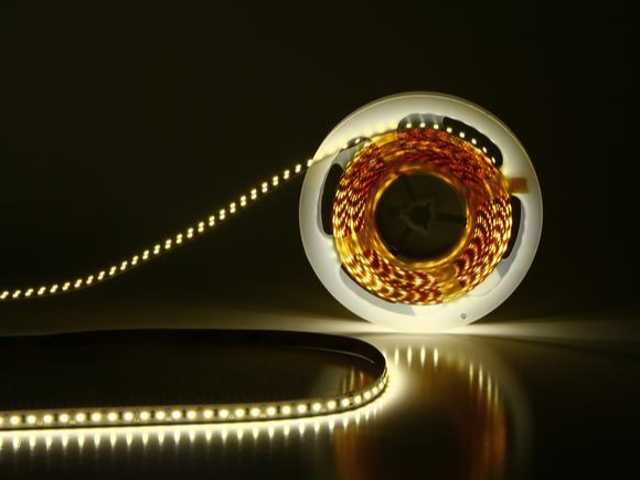 許多人覺(jué)得無(wú)主燈單調(diào)，那了解一下線性燈的顏值吧！