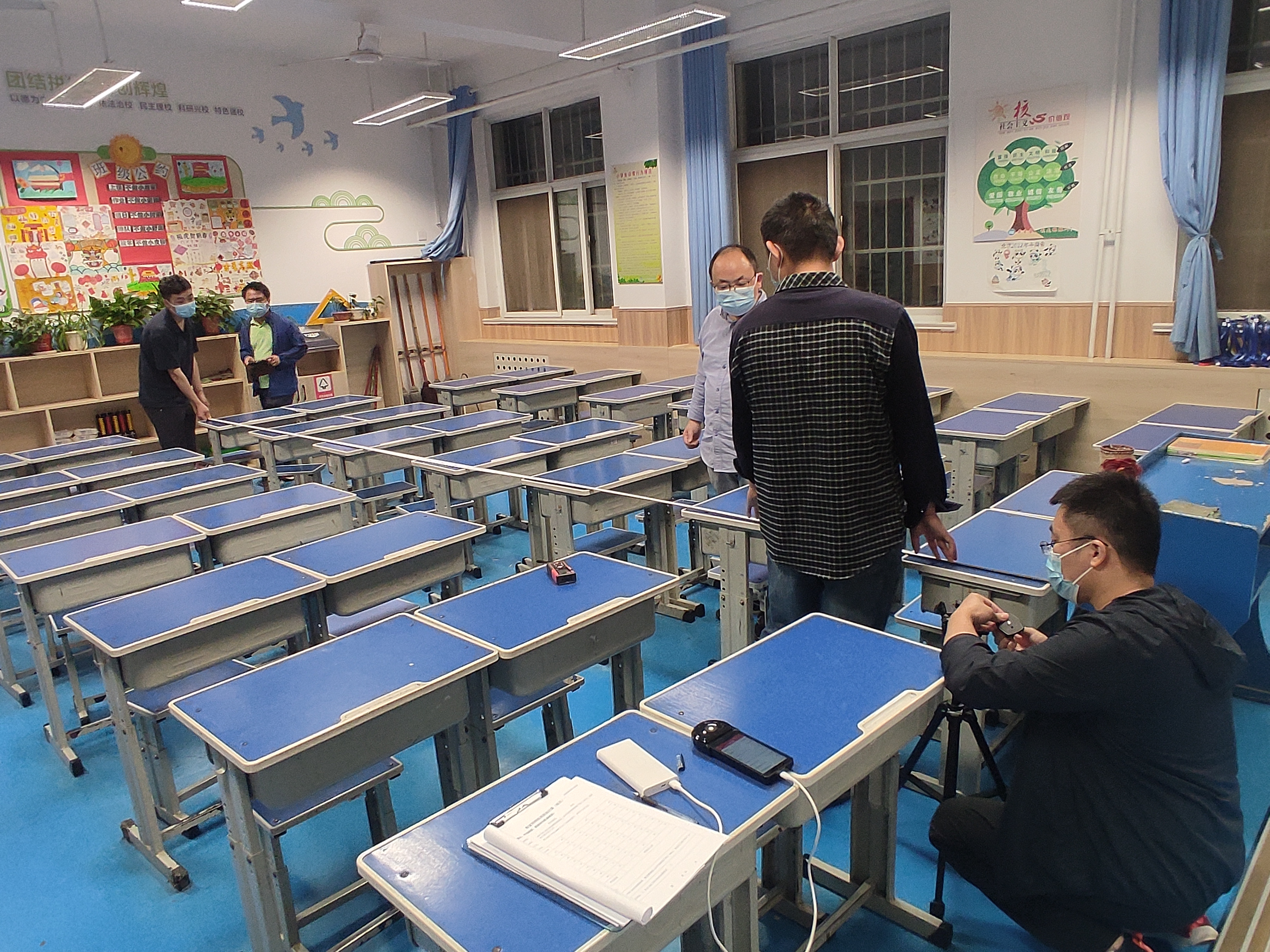 我市第一批教室護(hù)眼燈項(xiàng)目順利通過(guò)省級(jí)專家組驗(yàn)收！