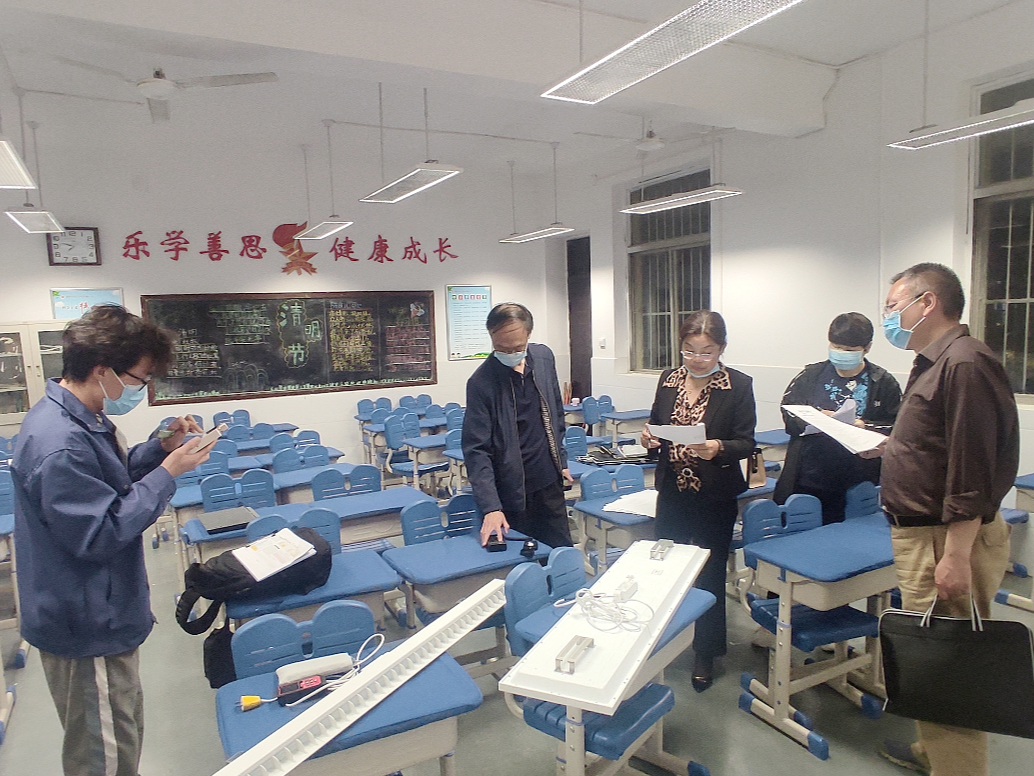 鶴壁市直學(xué)校淇濱中學(xué)、實(shí)驗(yàn)學(xué)校、鶴翔小學(xué)、師范附小，護(hù)眼燈改造項(xiàng)目順利通過市級(jí)專家組驗(yàn)收